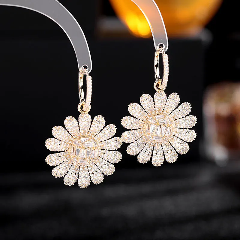 

2022 Fashion Personality Exaggerated Atmosphere Heavy Industry Sun Flower Earrings High-end Color Zircon Inlaid Daisy Earrings