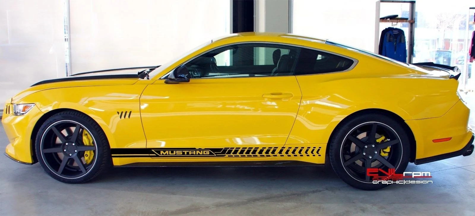 

Виниловая наклейка с полосками на боковую дверь для FORD MUSTANG 2015-2018