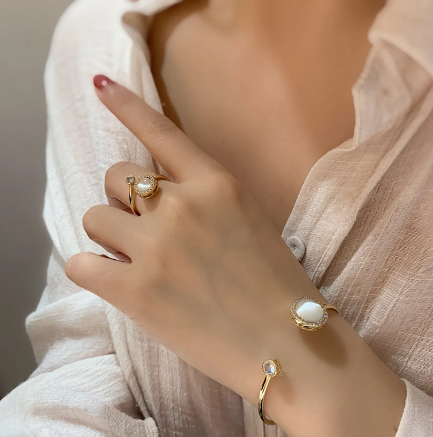 

2023 new trend daily Copper plated simple rotating opal open bracelet rings for women fashion jewelry