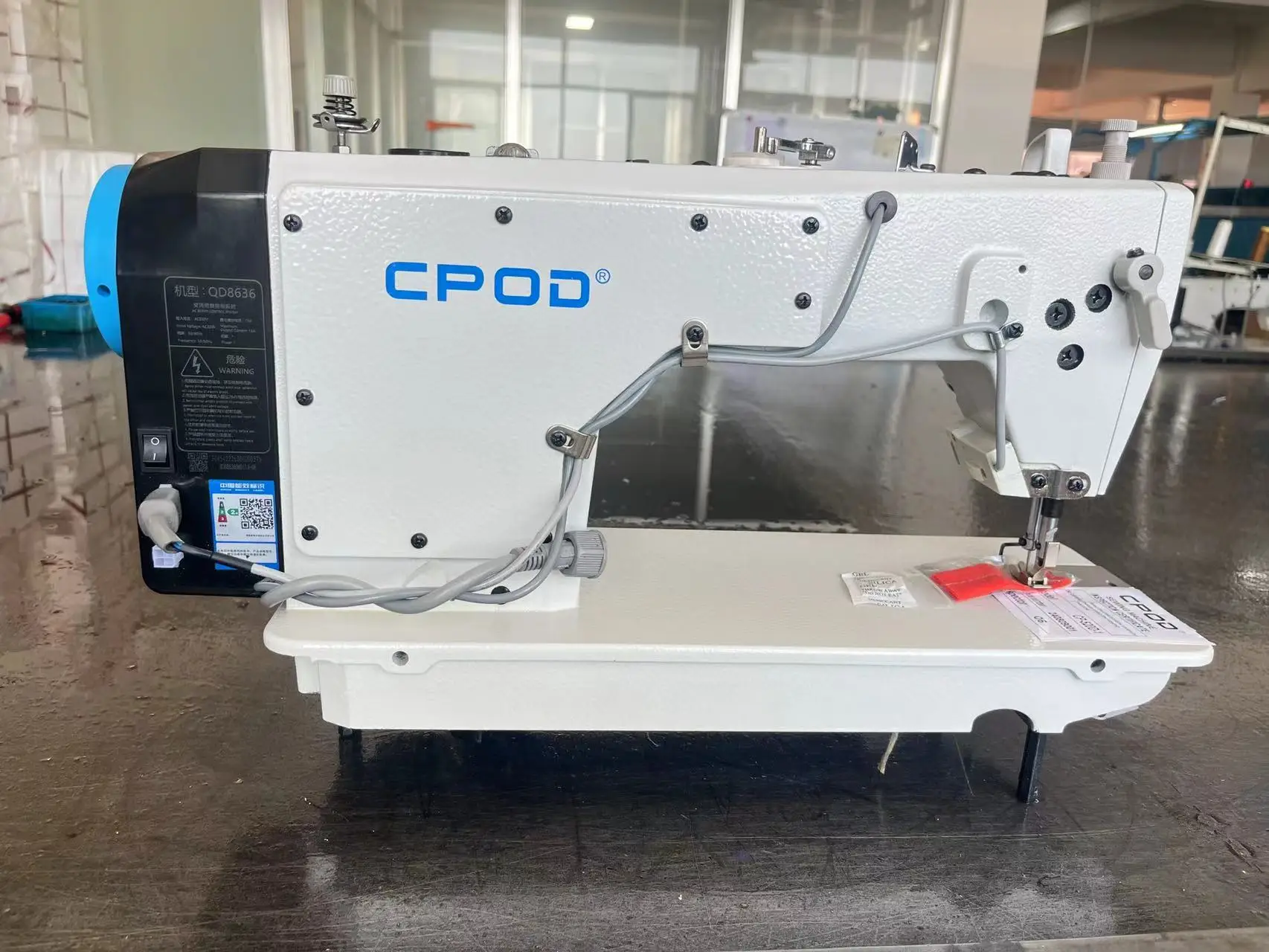 Фото Промышленные швейные машины CP-520-D1: высокоскоростные одноигольные прямоприводные компьютеризированные плоскошовные машины челночного стежка для швейного производства №3