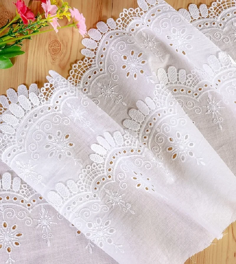 Кружевная ткань с вышитым белым цветком аппликация отделкой своими руками