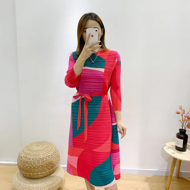 

Miyake folds 2022 new women's autumn loose belly-covering slim dress fat mm temperament age-reducing skirt