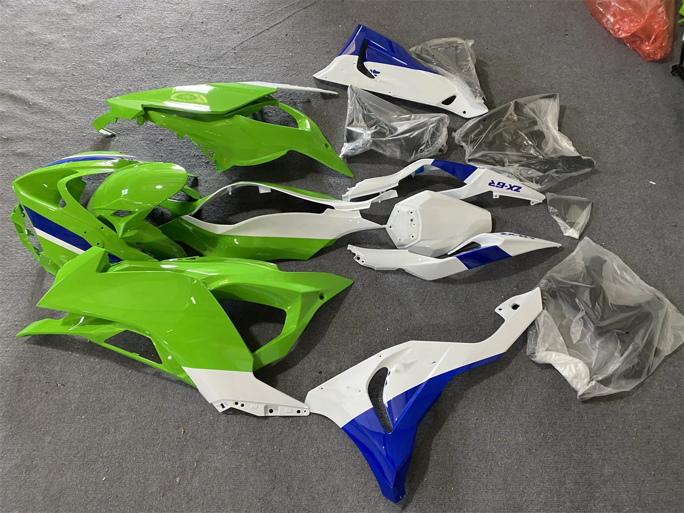 Обтекатель мотоцикла подходит для обтекателя кузова ZX-6R 2024 и 2025-6R 636 24 25 с зелеными и белыми мотоциклетными капсулами. (art.: 3920d2bc3d784) - 3920d2bc3d784