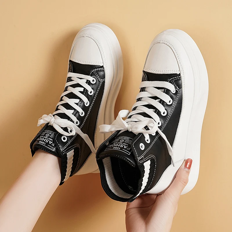 Женские высокие кроссовки на платформе с вулканизированной подошвой модная