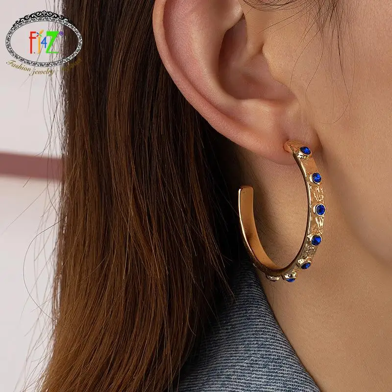 

F.J4Z 2022 Trendy C Shape Hoop Earrings Fashion Zircon Party Show Women's elegant Metal Earrings серьги женские круглые серьги