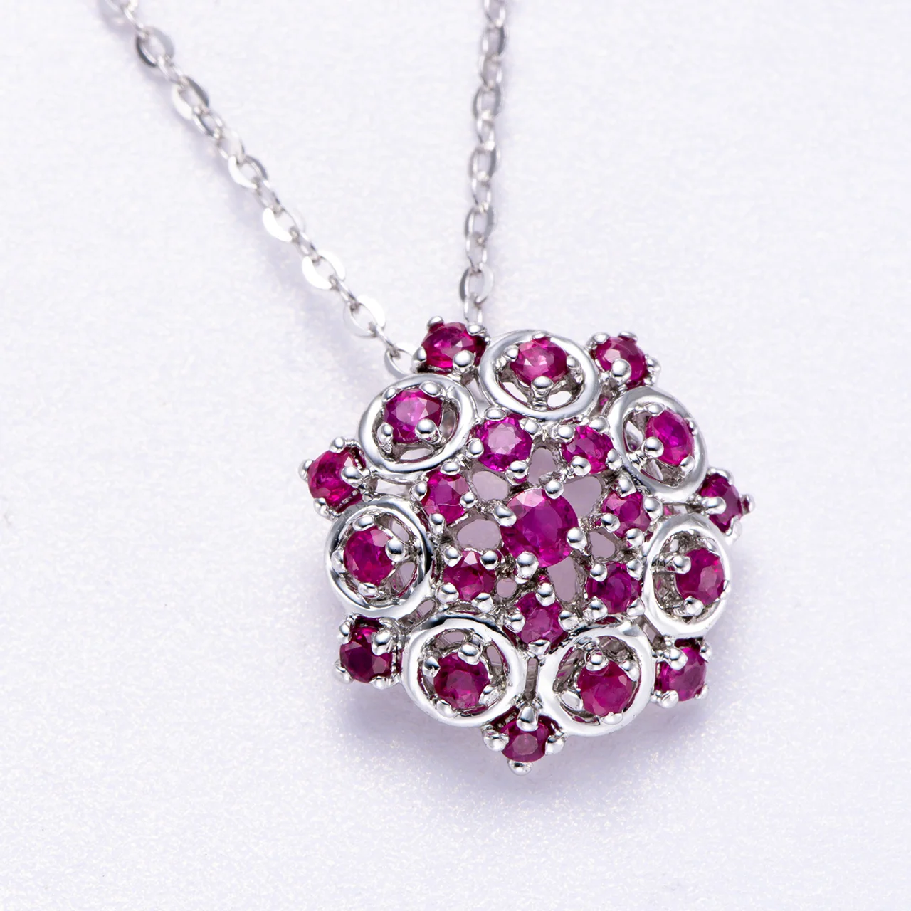 

Рубиновый родиевый кулон из серебра 925 пробы с цепочкой