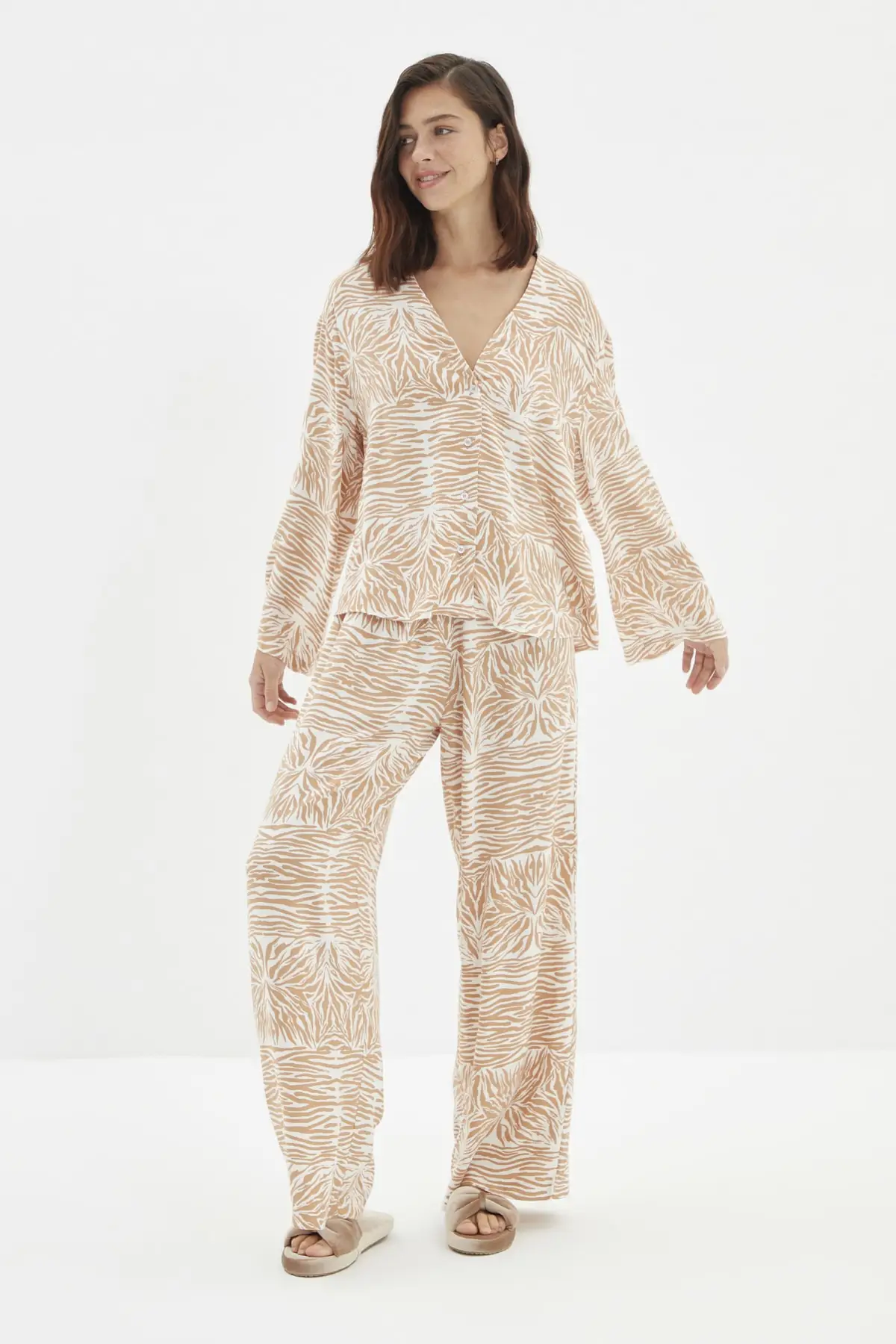 

Trendyol Patterned Viscose Woven Pajamas set THMAW22PT1160