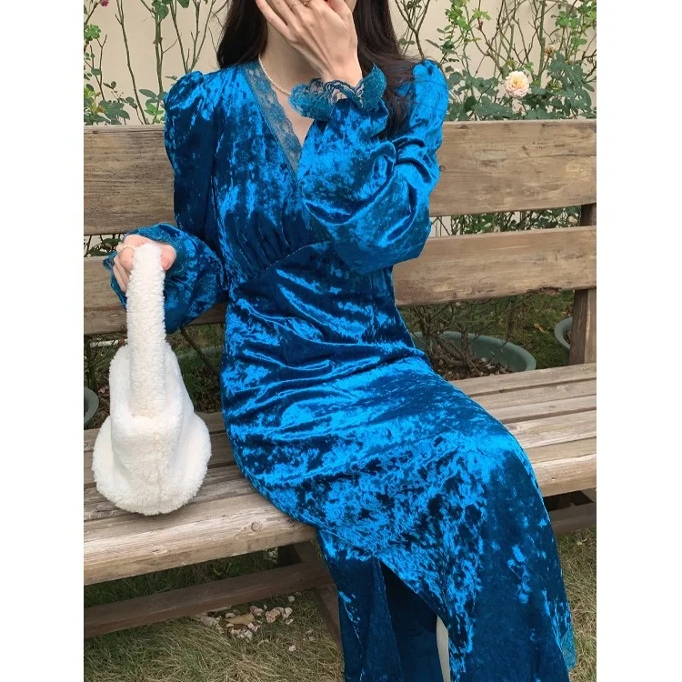 

Женское бархатное платье с V-образным вырезом и длинным рукавом