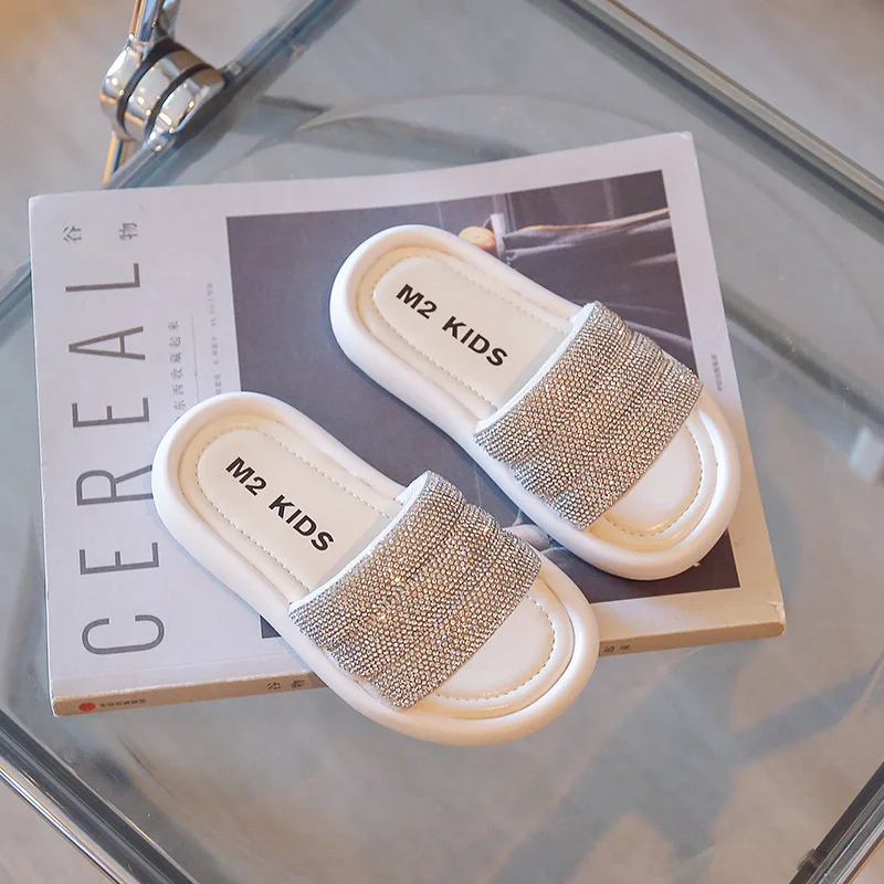 

New 2022 Kids Fashion Flat Bottom Beach Shoes Korean Style Girls Casual Rhinestone Slippers Outerwear Children Solid Beige Flats