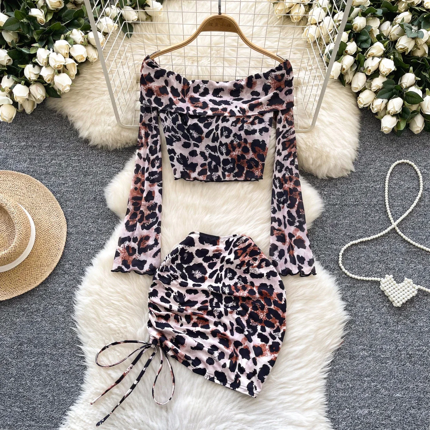 Сексуальный укороченный топ с длинными рукавами и леопардовым принтом короткая