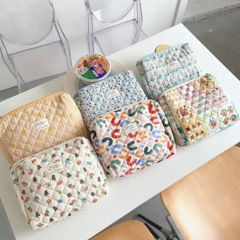 

Korean Floral Makeup Bag Multifunctional Quilted Cosmetic Pouch Large Capacity Travel Toiletry Bags Female Zipper Beauty Case