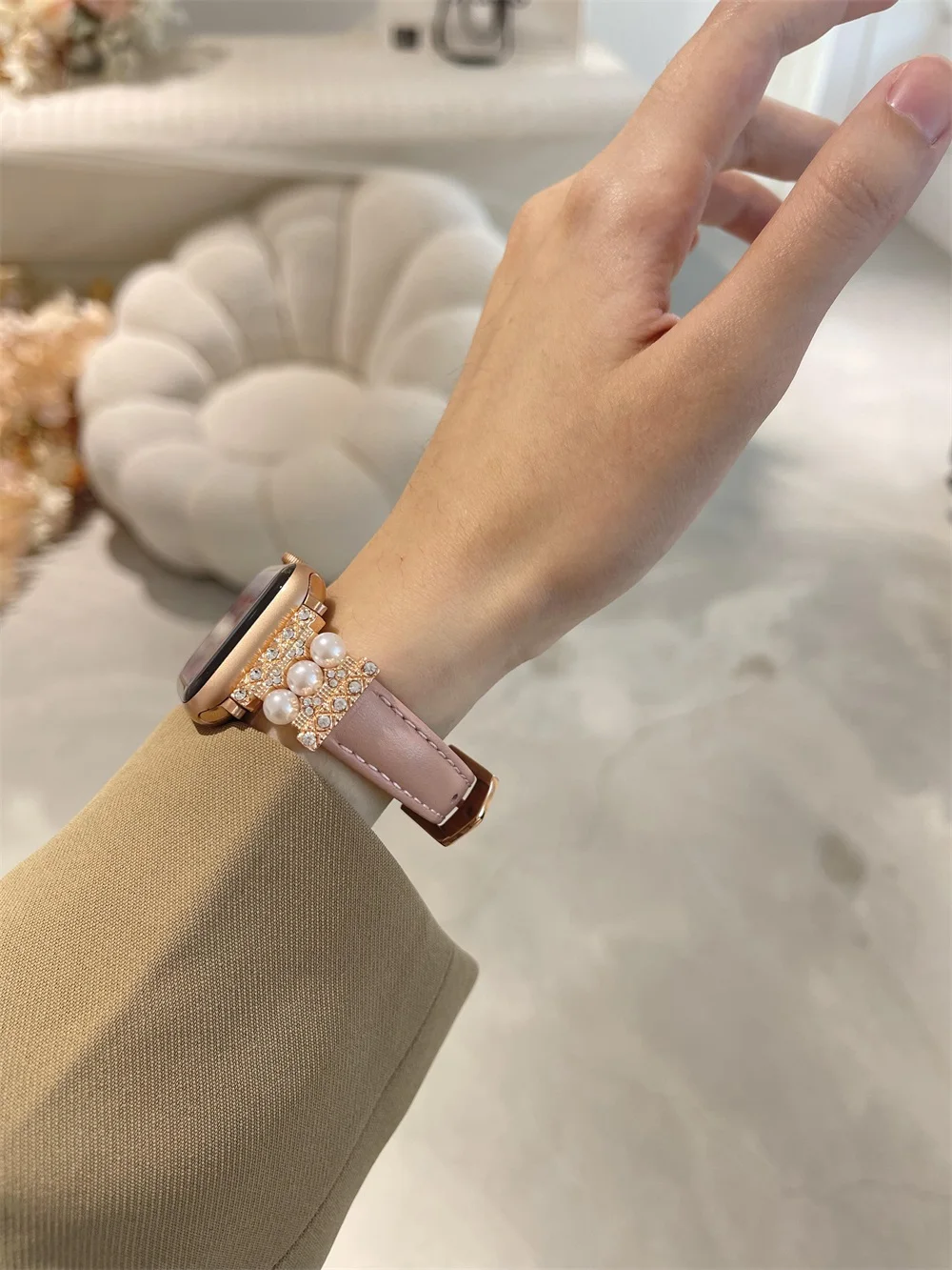 Luxury Leather Bracelet For Apple Watch Strap 41 45mm 38 42 44mm 40 Pearl Decorate Women Wrist For iWatch Series  8 7 6 5 4 3 SE