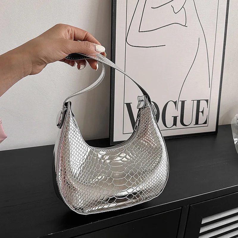 Crocodile Pattern Small Female 2023 New Simple Underarm Patent Leather All-Matching Shiny Female Crescent-Shaped Shoulder Bag