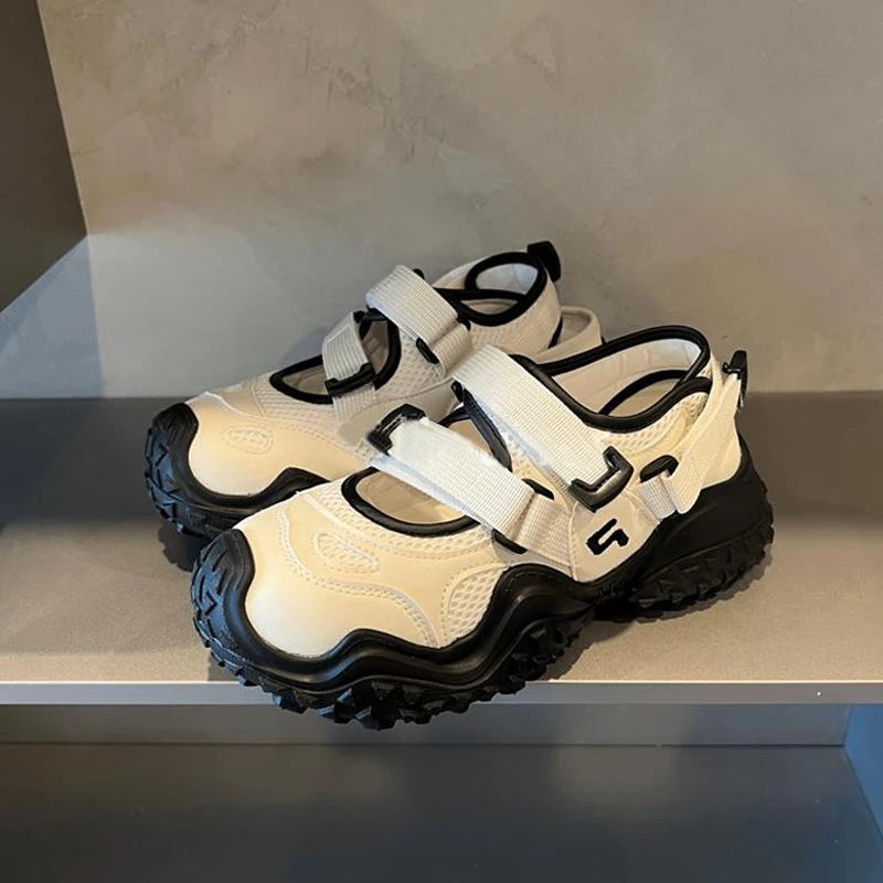 Женские массивные спортивные босоножки кроссовки на низкой платформе