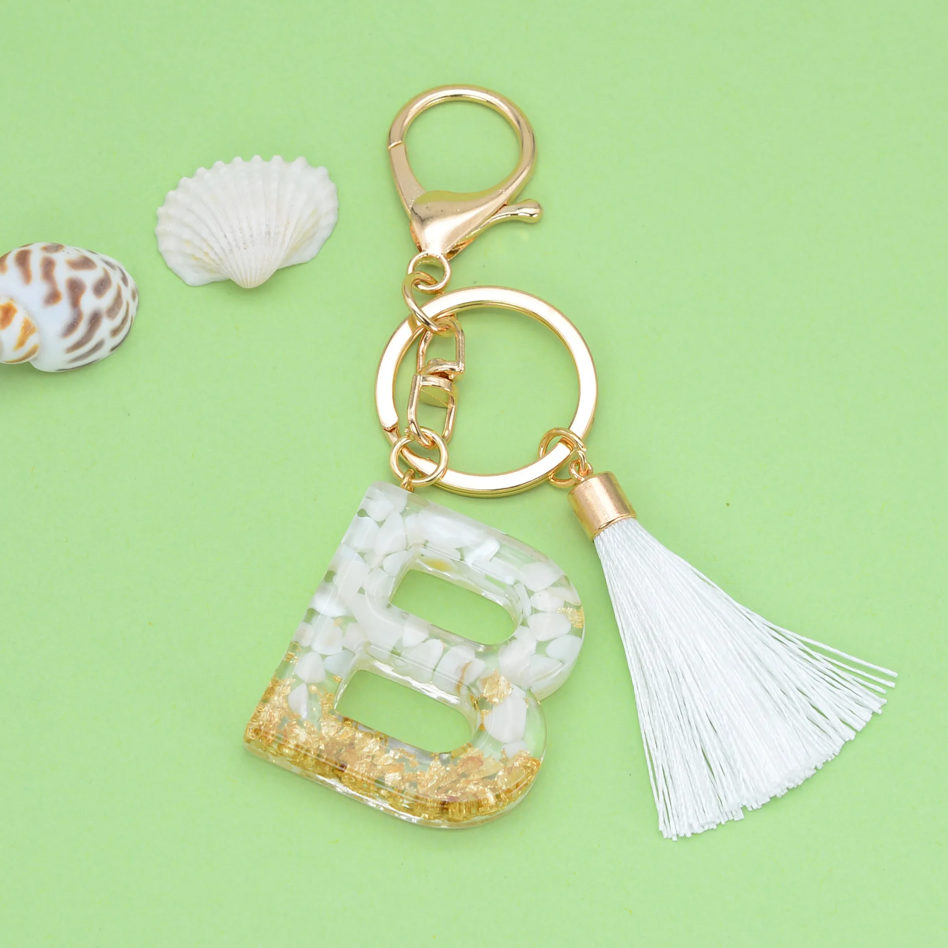 Fashion New White Tassel A-Z 26 Letters Resin Keychain Key Ring For Girls Handbag Exquisite Ornaments Car Keys Ring Amulet