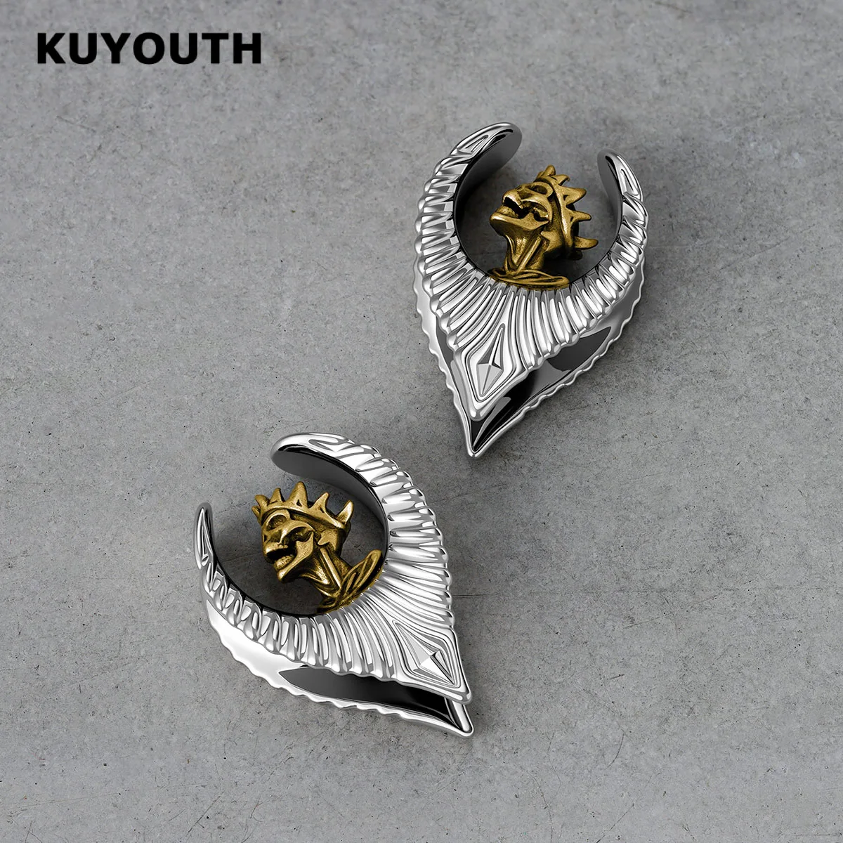 Фото KUYOUTH Винтажные латунные тоннели для ушей в стиле «Король Черепов», унисекс, панк-готика, расширители для ушей, пирсинг-украшения №2