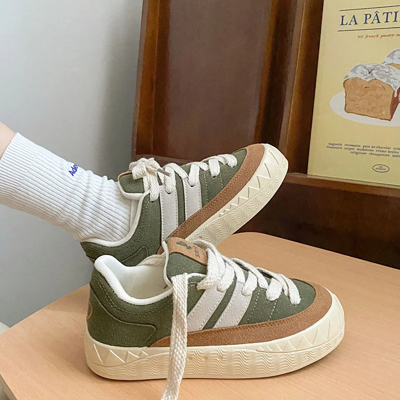 SHANPA Casual Women Platform Sneakers Flat Embroidered Love Heart Fashion Shoes Autumn 2023 Ladies Luxury New Skateboard Shoes