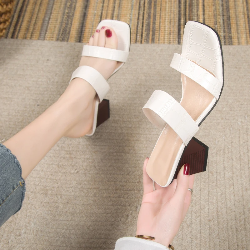 

New Brand Women Slipper Summer Outdoor Shoes Square High Heel Slip on Flip Flop Elegant Women Transparent Shoes