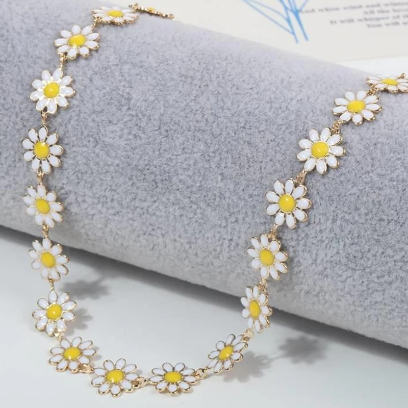 

Korea Small Flower Daisy Clavicle Necklace For Women Aesthetic Short Chian Necklaces Strand Choker Chains Wedding Party Jewelry