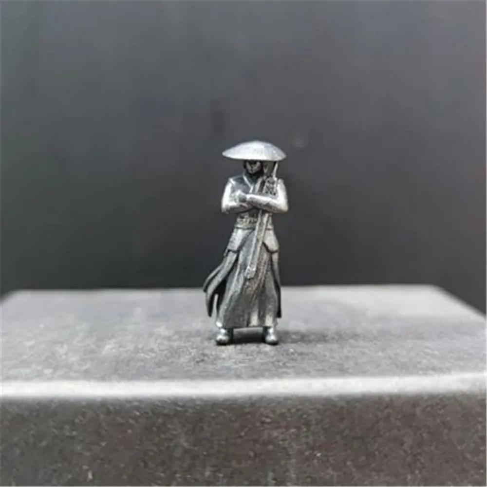 

Миниатюрная латунная статуэтка кунг-фу бойца