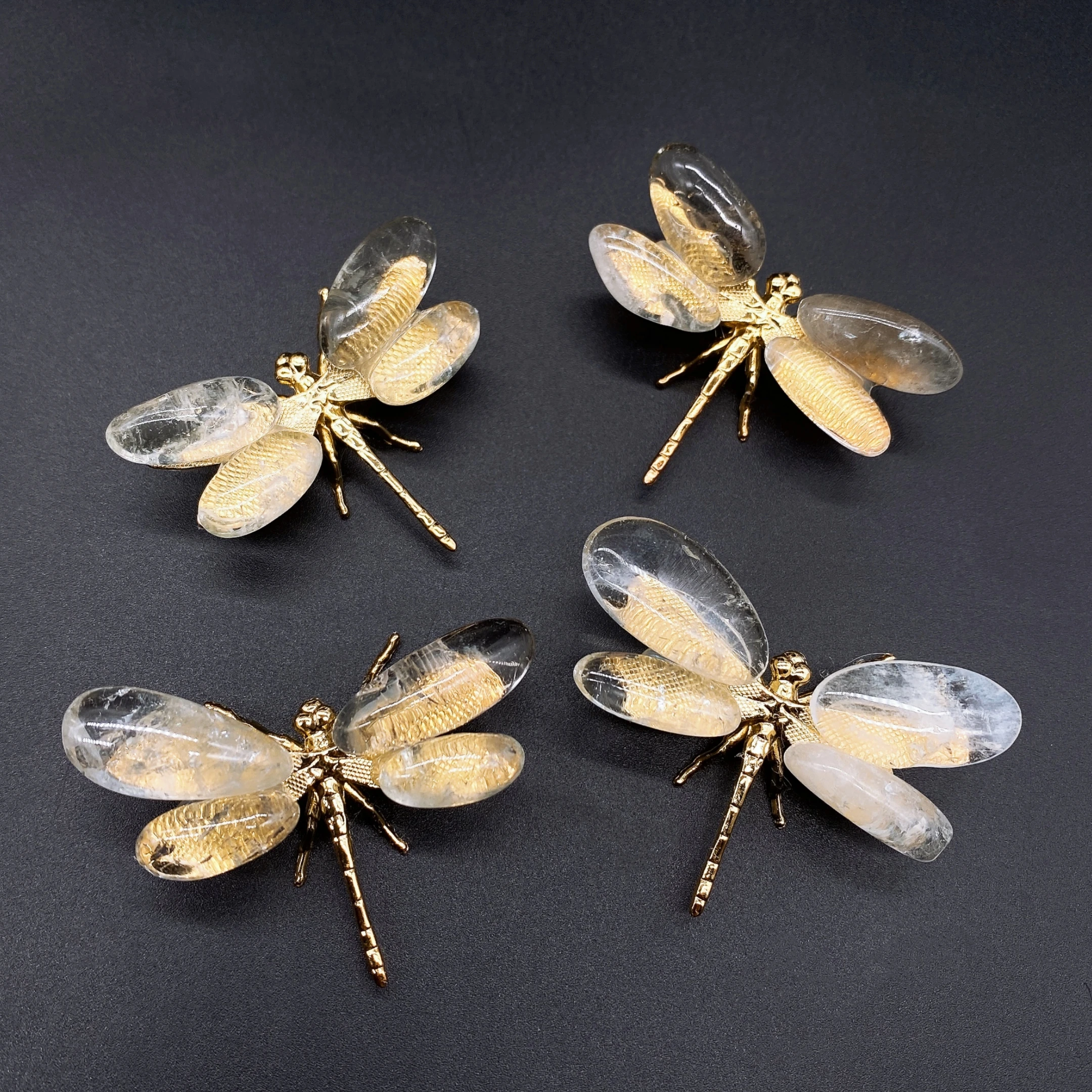 

Натуральный кварцевый кристалл стрекоза