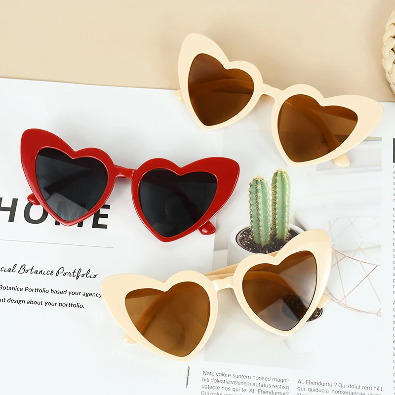 Солнцезащитные очки в форме сердца черного цвета розового для детей подростков