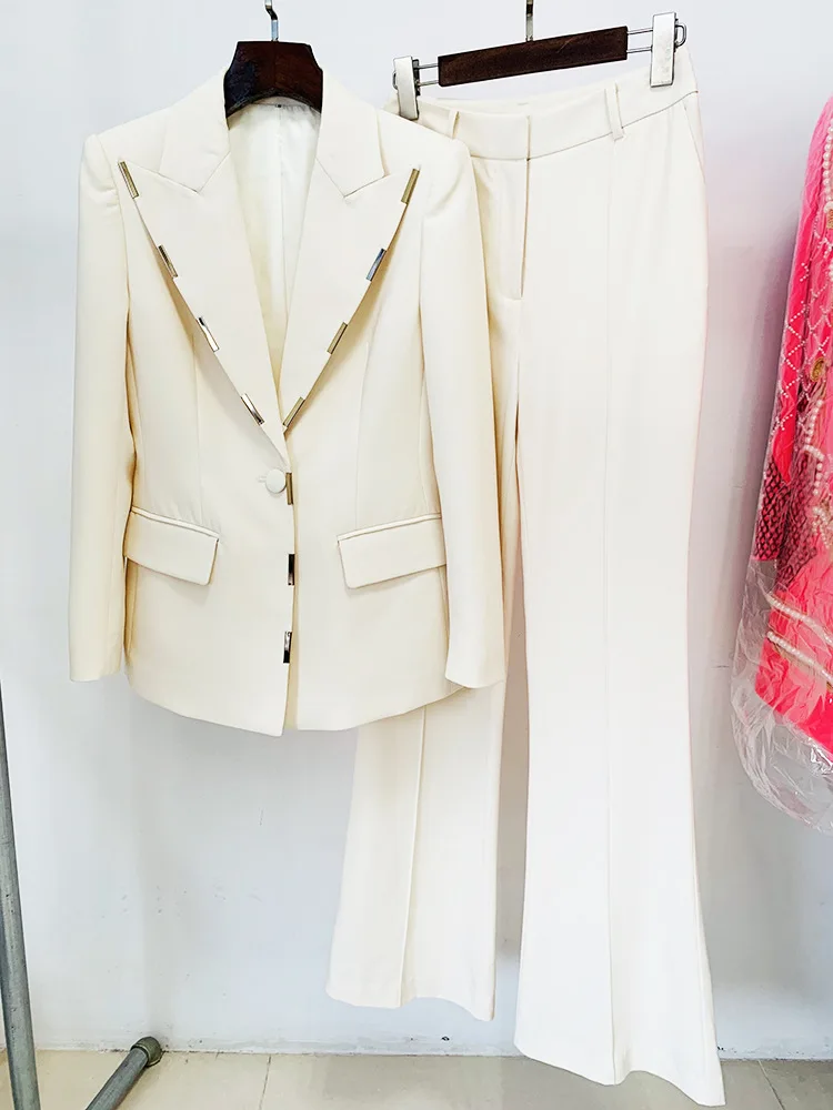 Женский офисный костюм из двух предметов белый/черный пиджак и брюки весна 2023