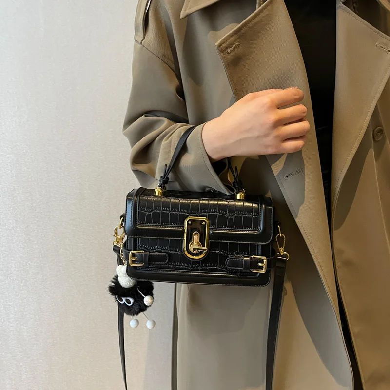 

Брендовая женская сумка, модная маленькая квадратная сумка с откидной крышкой, роскошная дизайнерская сумка, трендовая женская сумка-мессенджер на плечо, Миниатюрная косметичка