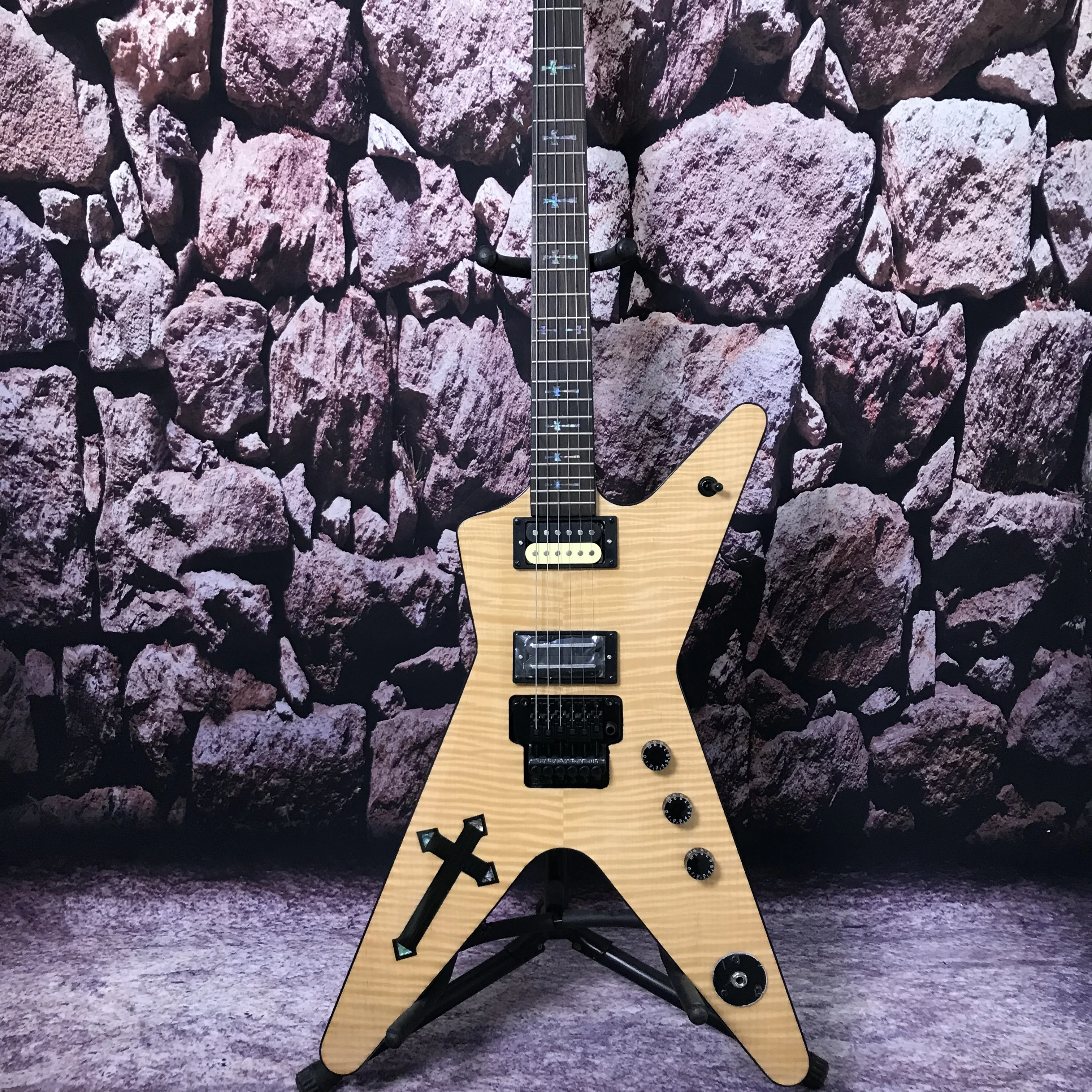 Китайская электрогитара OEM с синей тремоло-системой V