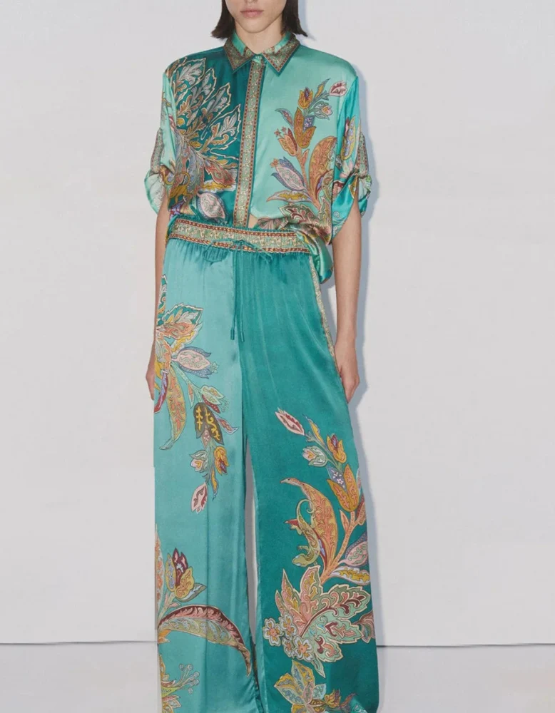 Женские атласные широкие брюки с винтажным принтом блузка коротким рукавом и