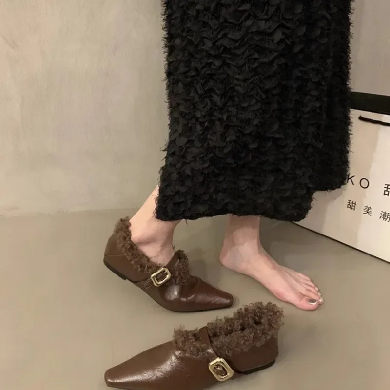 Женские пикантные ботинки челси с меховым острым носком элегантные ботильоны на