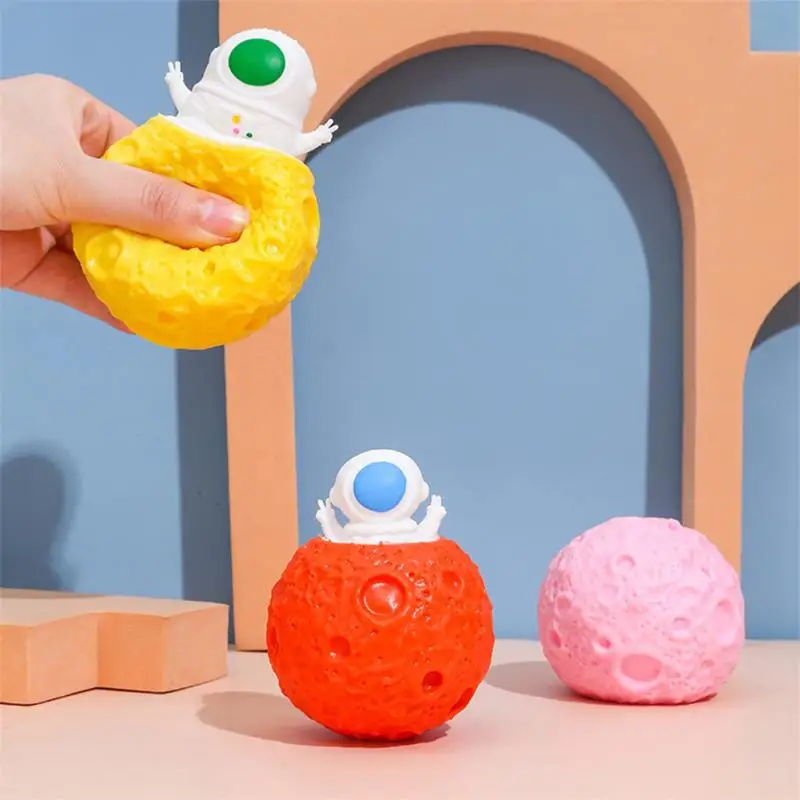 

Decompression Toys Spoof Reduce Pressure Squeeze Inflatable Balls Children Gift Astronaut Vent Cup Funny Double Buckle Design