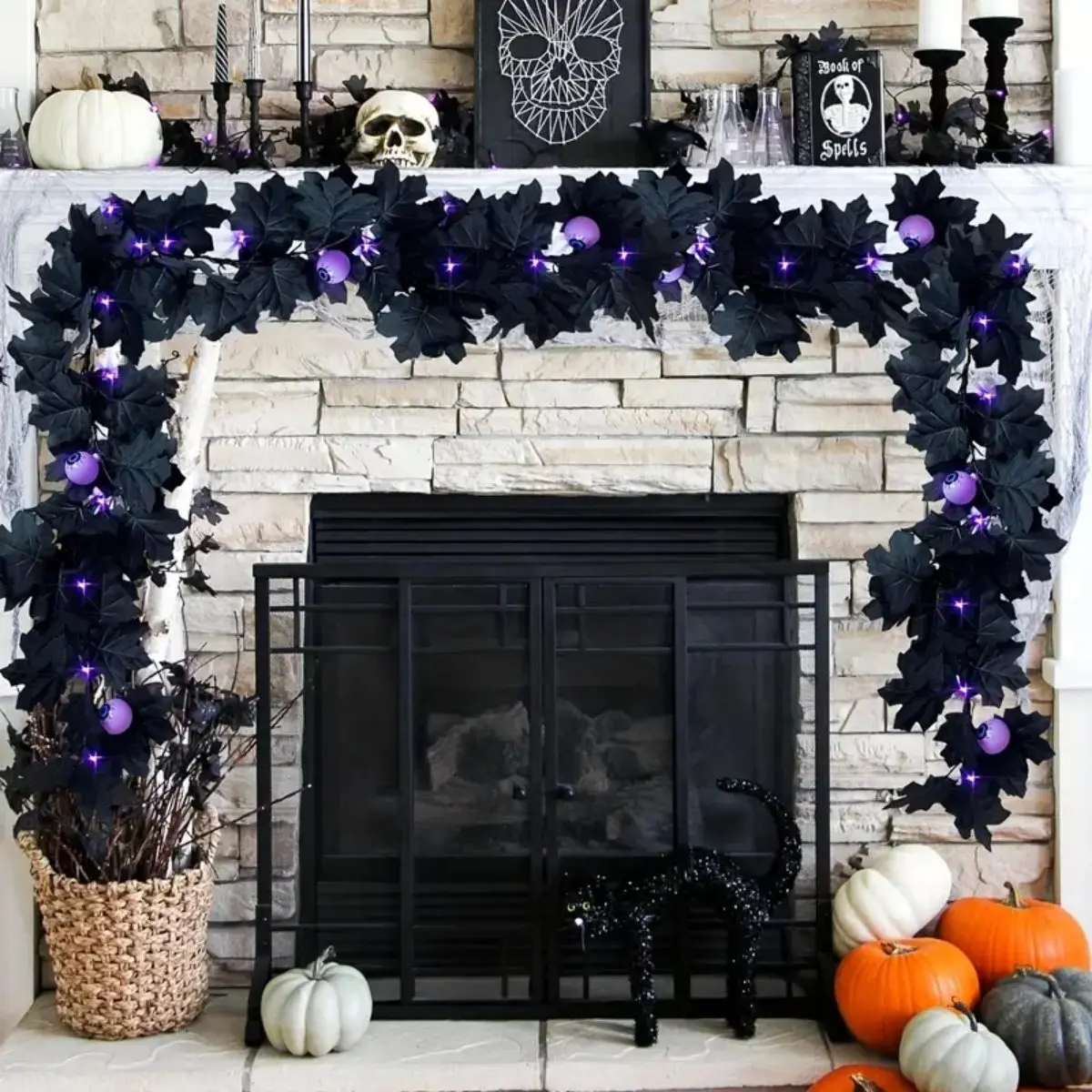 Гирлянда в виде черных кленовых листьев с 6 глазными яблоками