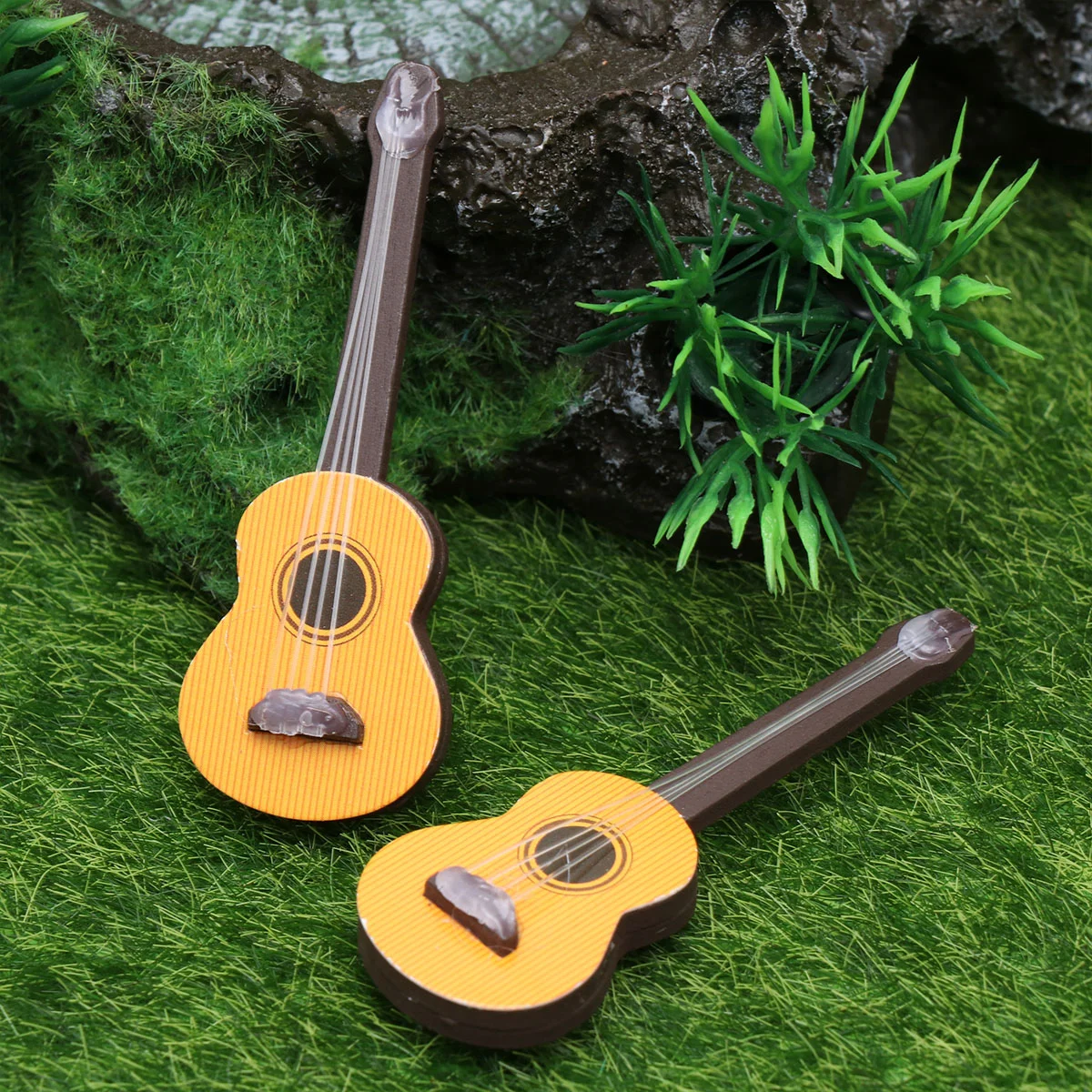 

2 Pcs Mini Furniture Wooden Ornemant Miniature Musical World Accessory Guitar Decorate