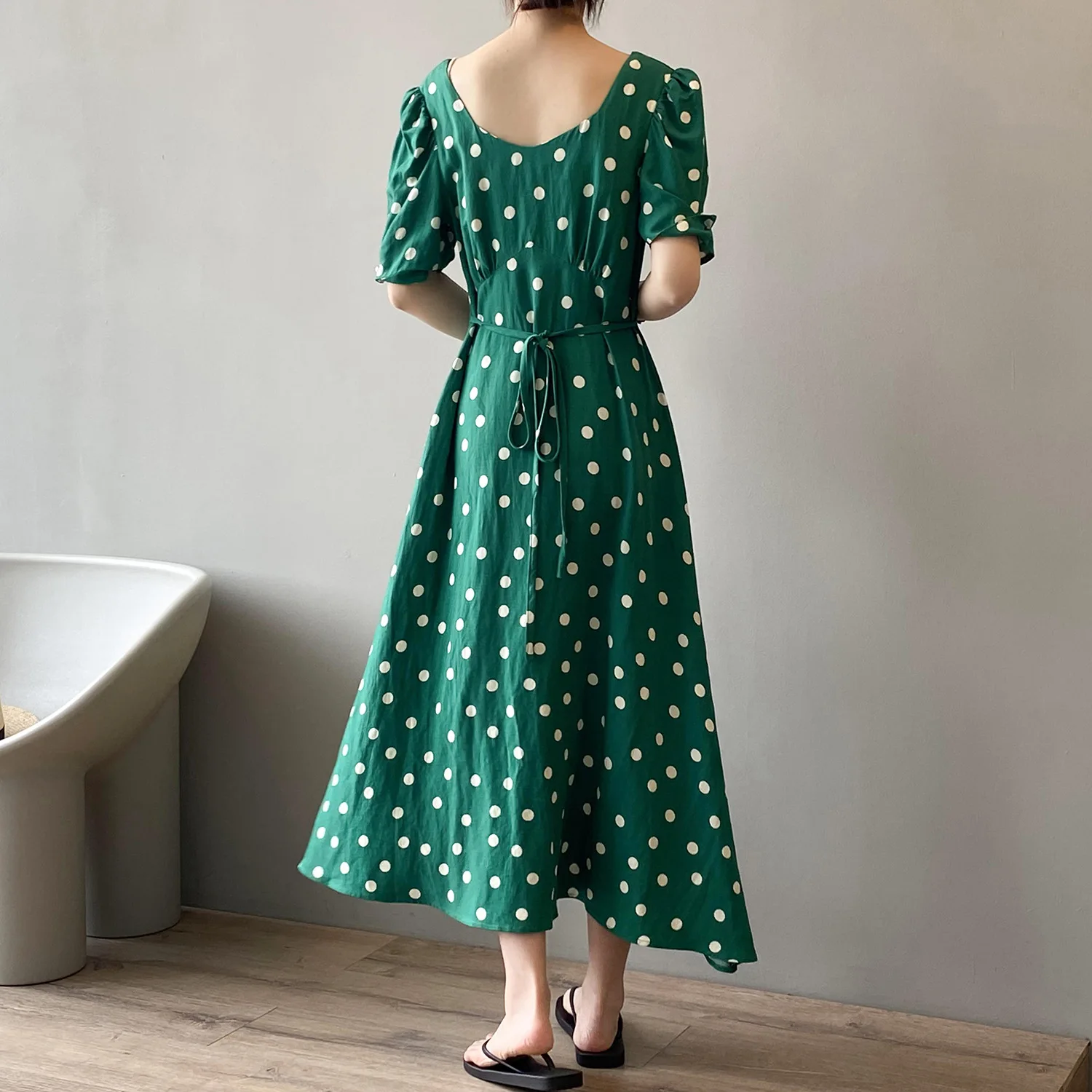 Платье женское льняное в горошек пикантное тонкое клубничное с V-образным