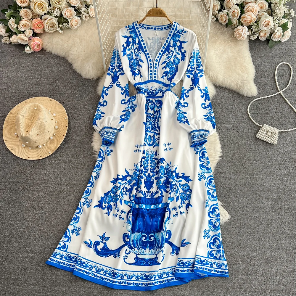 

Платье-трапеция с V-образным вырезом, длинным рукавом и высокой талией