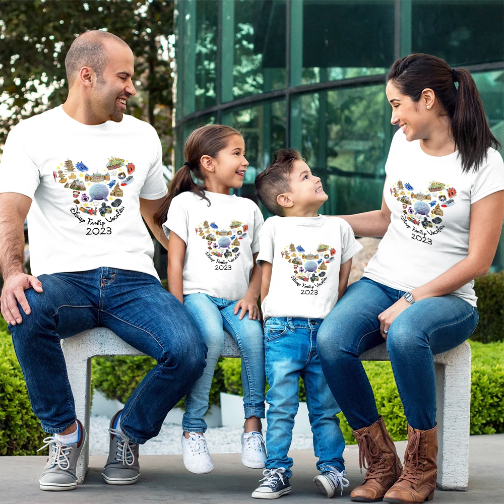 

2023 Family Vacation Disney Clothes Father Mother and Kids Matching T-shirts New Year Travel Mickey Fashion Boy Girl Tops Tees
