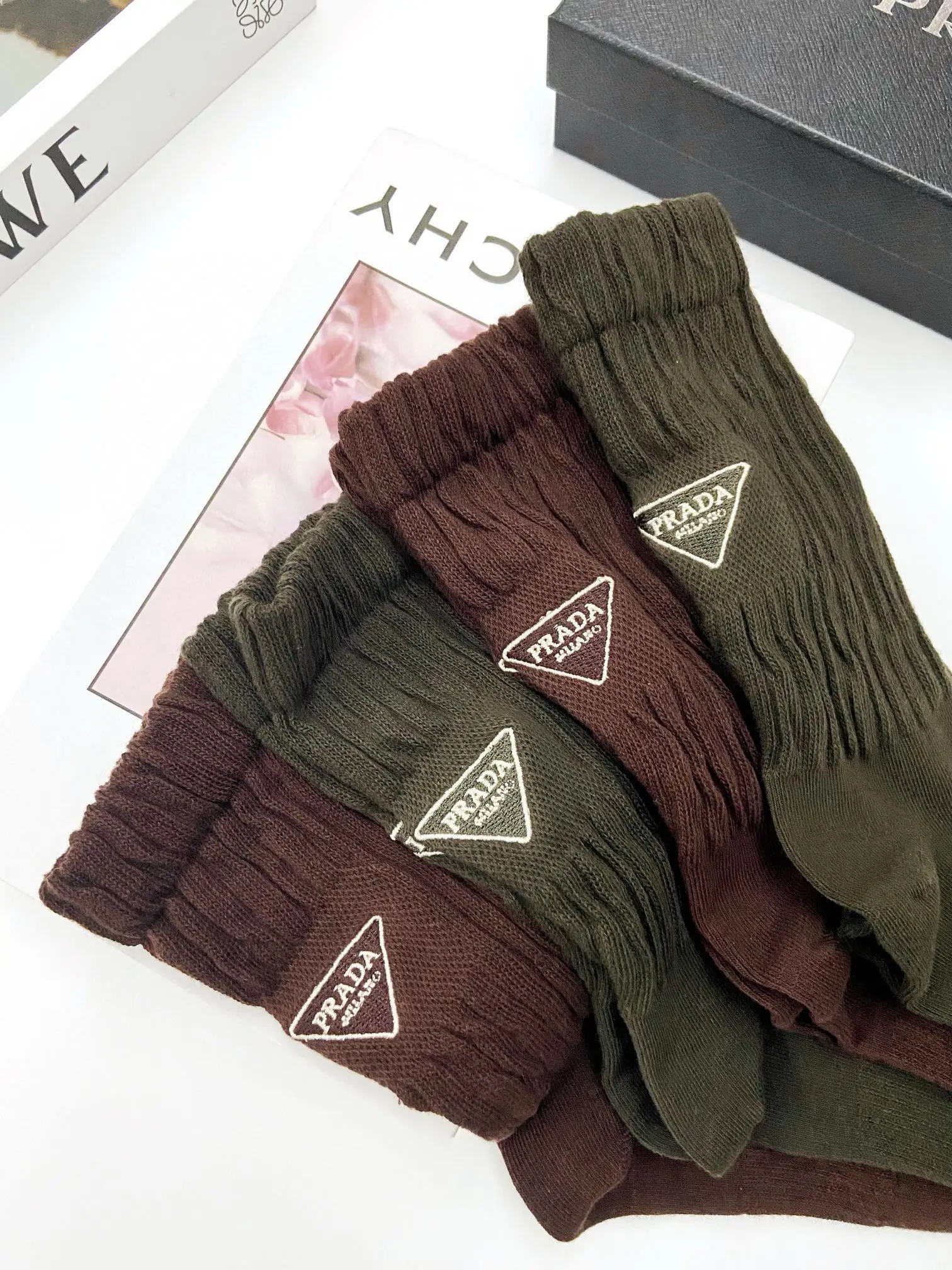 Носки Prada 4 пар дышащие Носки мужские женские хлопковые мягкие впитывающие пот