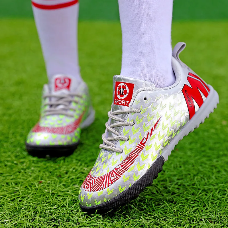 2022 Fashion Printed Low Soccer Sneakers Kids Non-slip Rubber Turf Football Boots for Children Boy Teenage Sneakers botas futbol