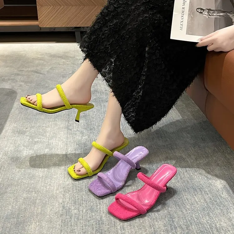 

Женские шлепанцы из флока, на среднем каблуке, с открытым носком