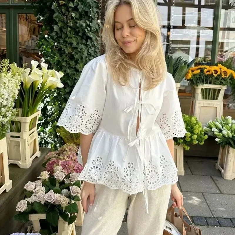 Женская укороченная блузка с вышивкой коротким рукавом и оборками