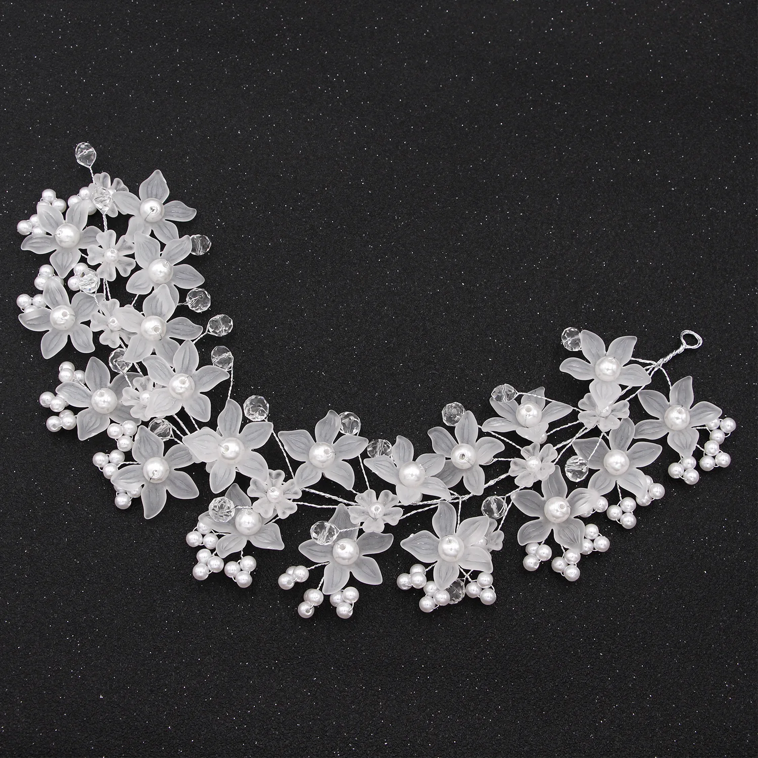 

Повязка на голову Свадебная с жемчужинами и кристаллами