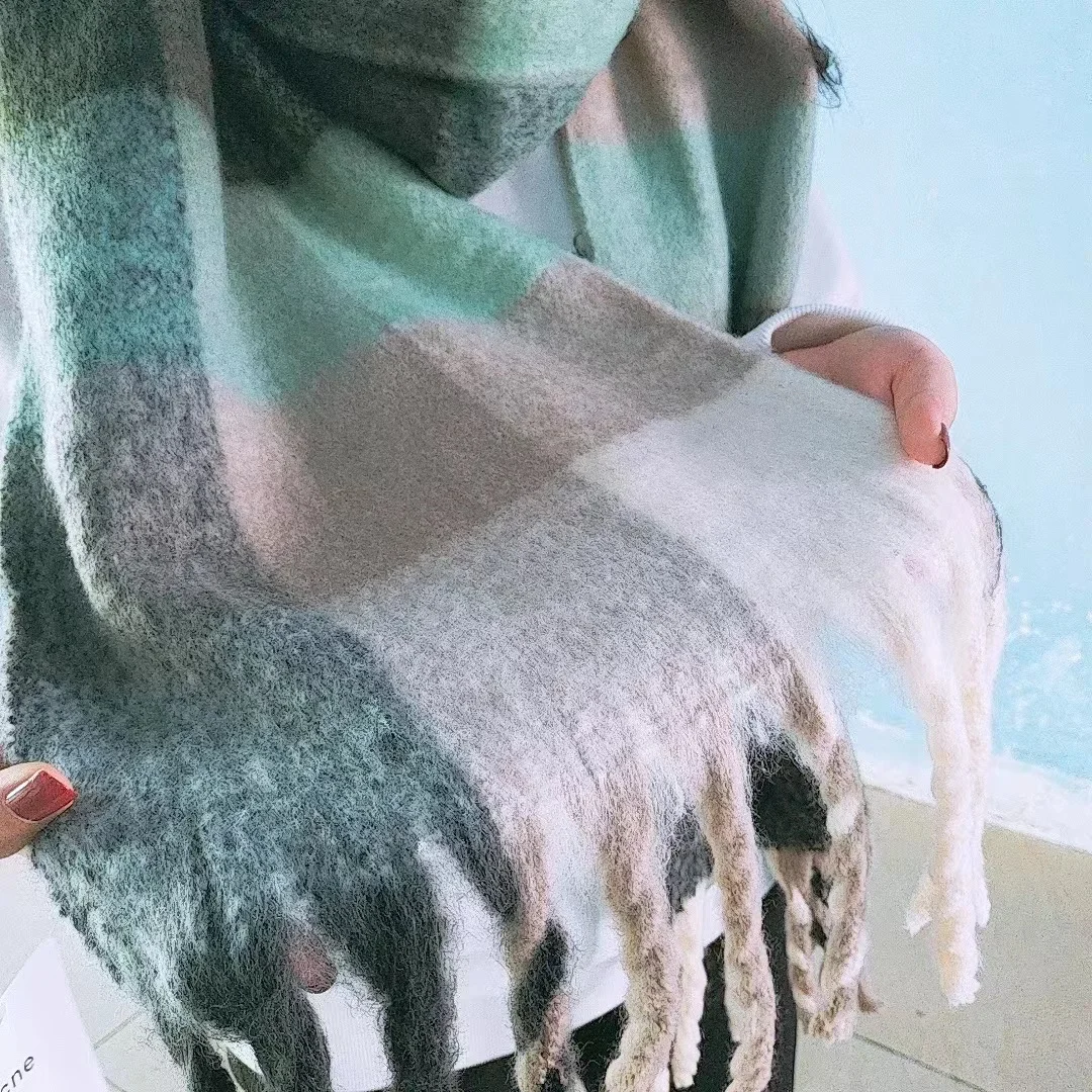 Рисунок 5 - Модный зимний шарф Ac Studios с