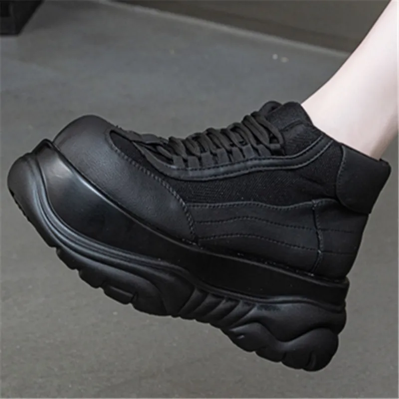 2025 женские маленькие мужские туфли на высокой платформе модные крутые