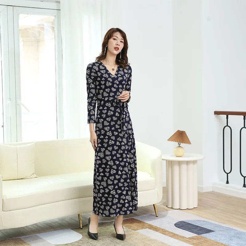 

Autumn, spring new han edition cultivate one's morality fashion dress sleeve v-neck 7 points love long wrapped in printing