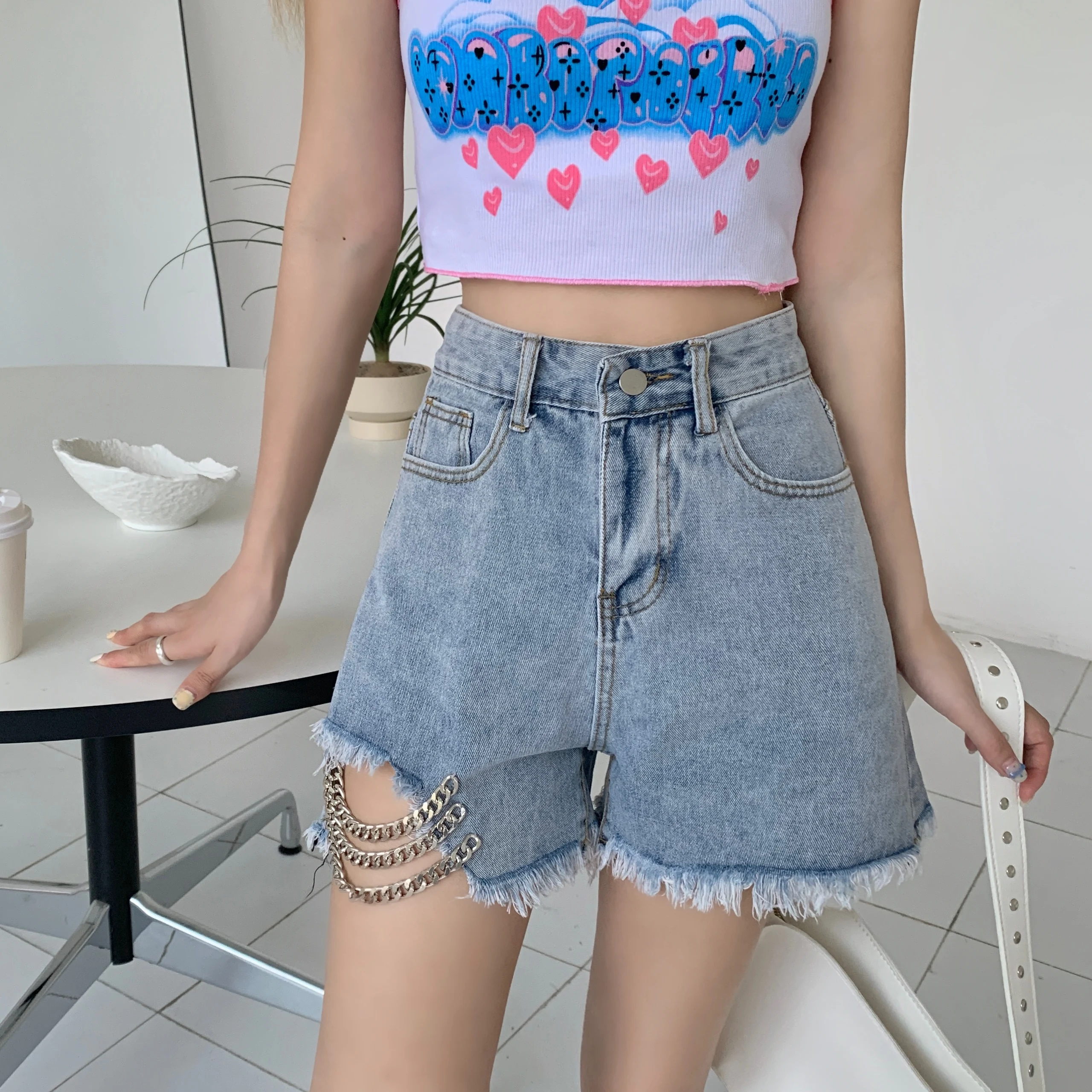 

Шорты женские джинсовые с завышенной талией, модные повседневные свободные штаны из денима в Корейском стиле, с цепочкой и бахромой, брюки с широкими штанинами, уличная одежда в стиле хип-хоп, лето