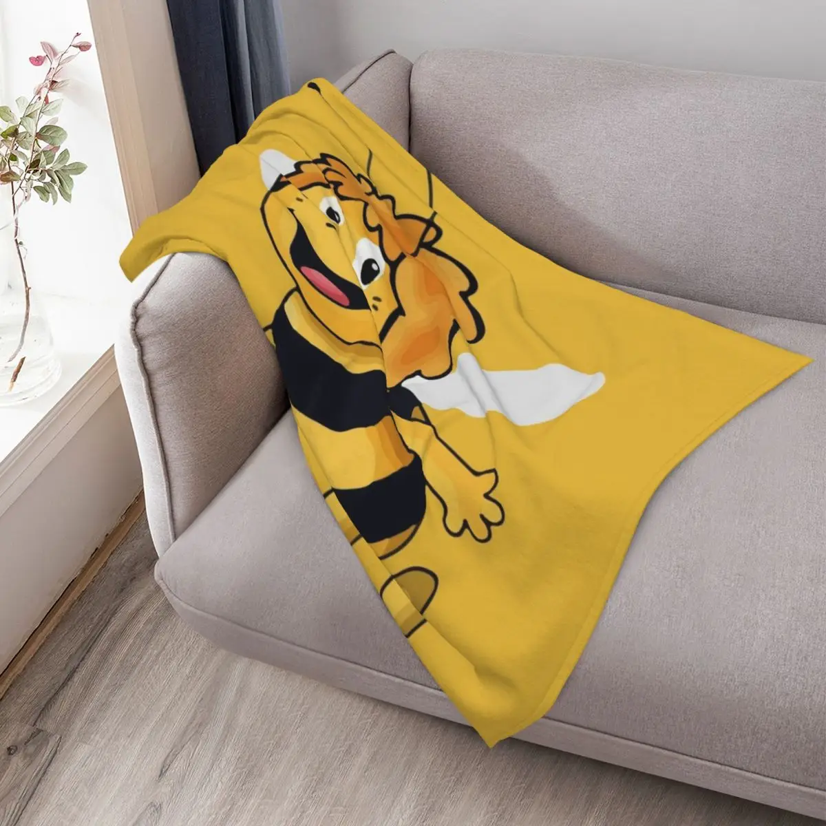 Фото Плед Maya the Bee: Элегантный и теплый плед для отеля и дома №3