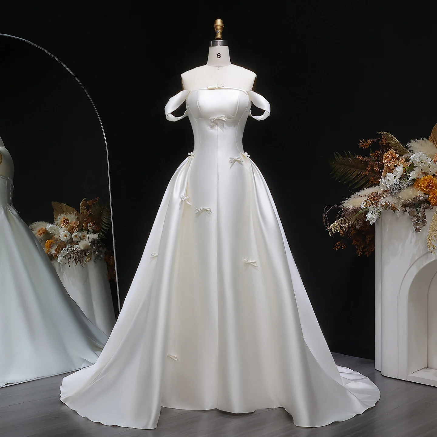 Фото Элегантное свадебное платье Sheer Fairy для женщин, белое атласное, с открытыми плечами, простое бальное платье невесты с бантом, без бретелек, SW633, на заказ №3