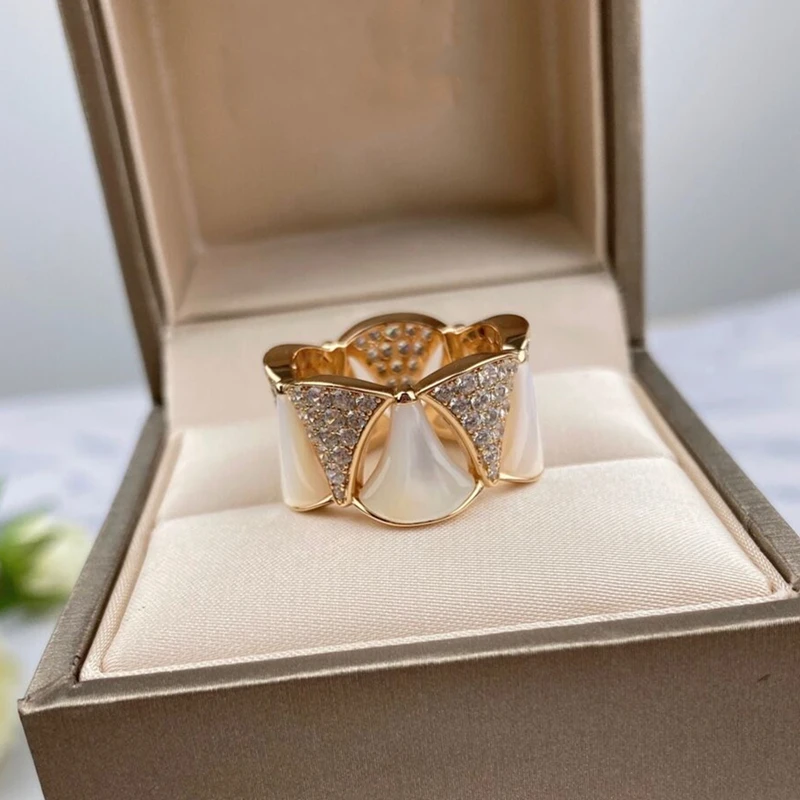 

925 Silver Gold-plated Delicate White Mother-of-pearl Ring European And American Fan-shaped Ladies Fashion Brand Gift