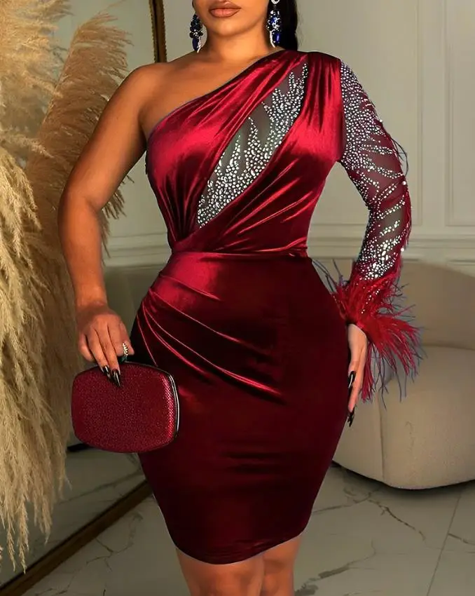 

Элегантные женские платья, осень 2022, модное Бархатное облегающее мини-платье с перьями и оборками, сексуальное платье с одним открытым плеч...